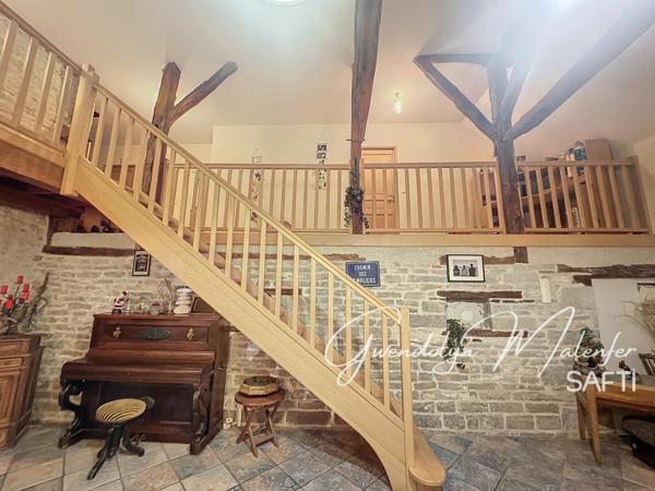 Maison en pierre rénovée avec charme et authenticité