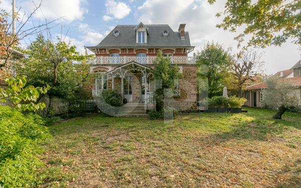 Maison à vendre    7 pièces •  Saint-Maur-des-Fossés
