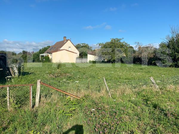 Terrain constructible de 2008 m2 à Sargé lès Le Mans