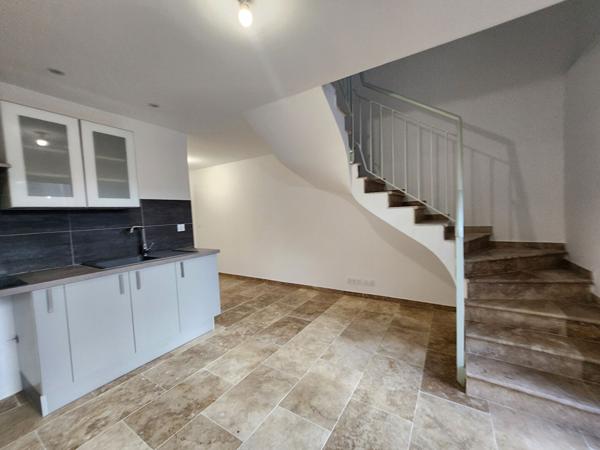 EXCLUSIVITE A SAINT SATURNIN LES AVIGNON - LOCATION MAISON DE 83 M² SURF HAB TERRAIN DE 186 M² - 3 CHAMBRES