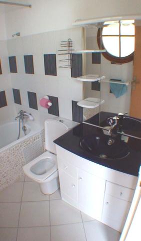 Bas du Fort, bel appartement duplex T3 piscine plage à pied et parking