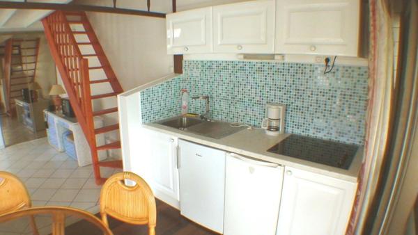 Bas du Fort, bel appartement duplex T3 piscine plage à pied et parking
