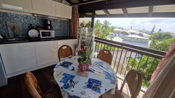 Bas du Fort, bel appartement duplex T3 piscine plage à pied et parking