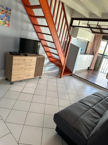 Bas du Fort, bel appartement duplex T3 piscine plage à pied et parking