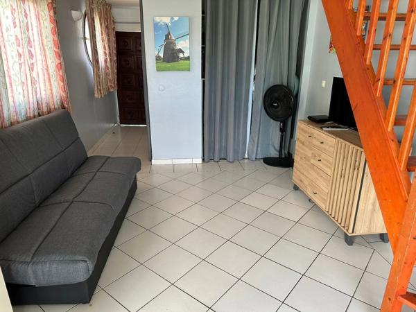 Bas du Fort, bel appartement duplex T3 piscine plage à pied et parking