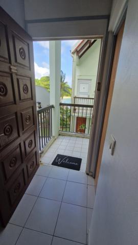 Bas du Fort, bel appartement duplex T3 piscine plage à pied et parking