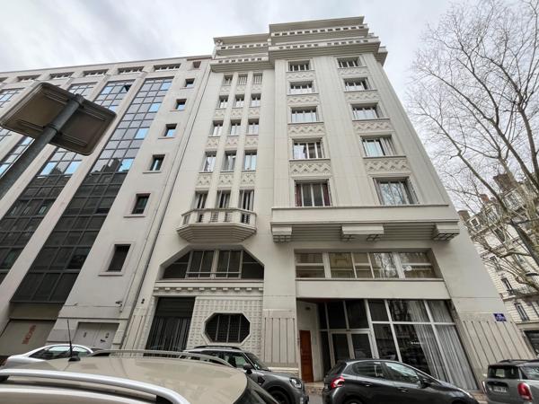 LYON 3EME - Saxe - Préfecture: Un appartement familial T5 de 182m2 à rénover.