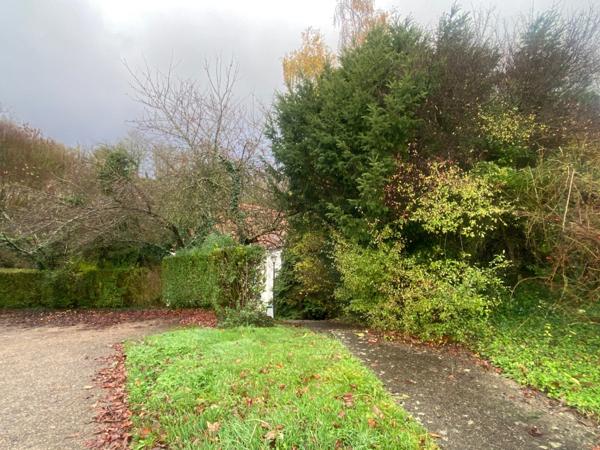 Appartement à fort potentiel à rafraîchir.