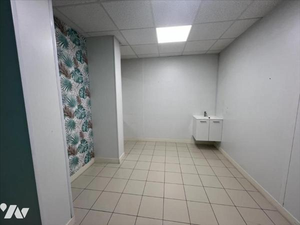 Local commercial avec 1 parking situé au MANS - HYPERCENTE