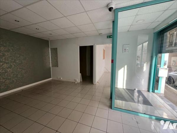 Local commercial avec 1 parking situé au MANS - HYPERCENTE