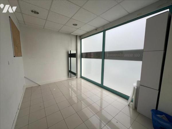 Local commercial avec 1 parking situé au MANS - HYPERCENTE