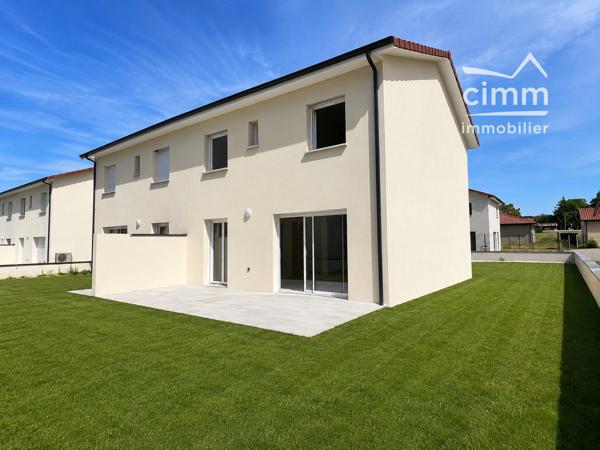 À découvrir sur la commune de Pajay, cette très belle villa neuve, proposée à la location pour la toute première fois.