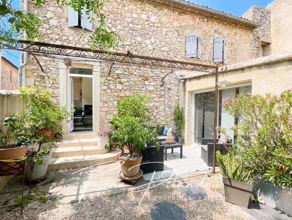 Maison au charme authentique avec extérieurs et garage