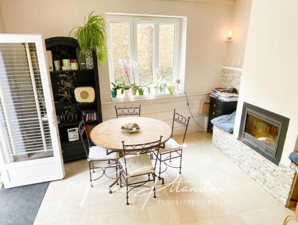 Maison au charme authentique avec extérieurs et garage