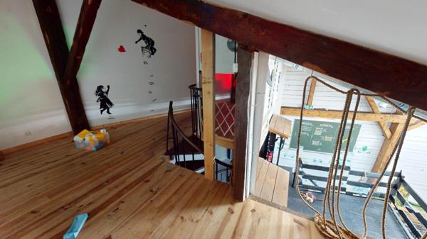 LOCAL COMMERCIAL 210 m2 + APPARTEMENT 70 m² T3 AVEC TERRASSE