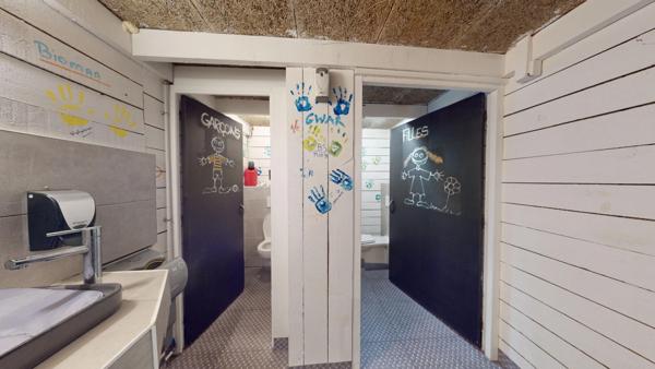 LOCAL COMMERCIAL 210 m2 + APPARTEMENT 70 m² T3 AVEC TERRASSE