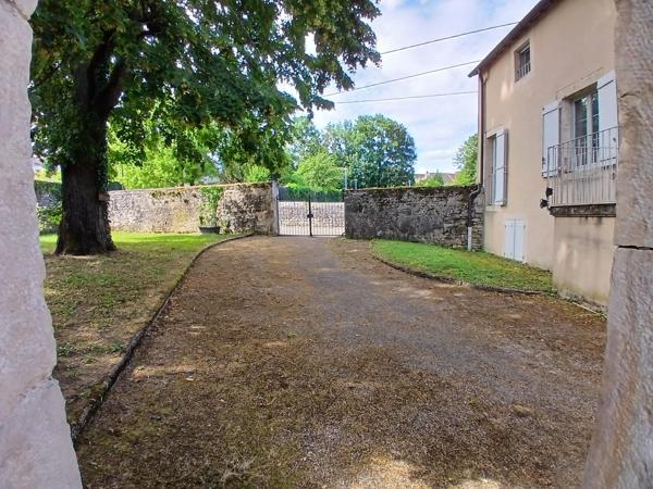 Triplex 2 chambres (possibilité 3) . Site agréable