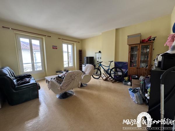 Location Grand appartement - 3 pièces - 68m² - JARNAC Centre-ville