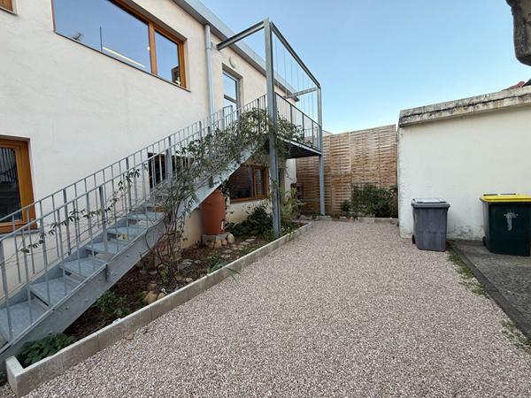 Appartement Villeurbanne 69100 2 pièces m2, proche tramway, proche doua, petite copropriété, faible charges, à renové