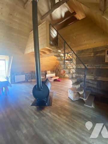 A vendre à Meallet (CANTAL), dans un petit hameau calme et verdoyant à une dizaine de minutes d...