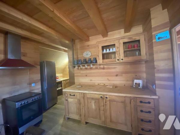 A vendre à Meallet (CANTAL), dans un petit hameau calme et verdoyant à une dizaine de minutes d...