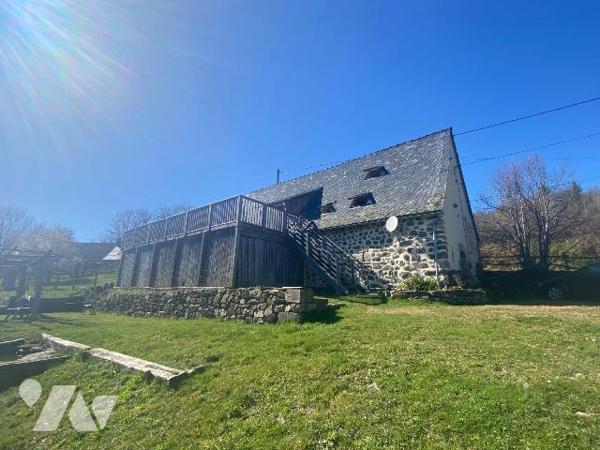 A vendre à Meallet (CANTAL), dans un petit hameau calme et verdoyant à une dizaine de minutes d...
