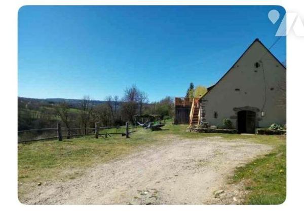 A vendre à Meallet (CANTAL), dans un petit hameau calme et verdoyant à une dizaine de minutes d...