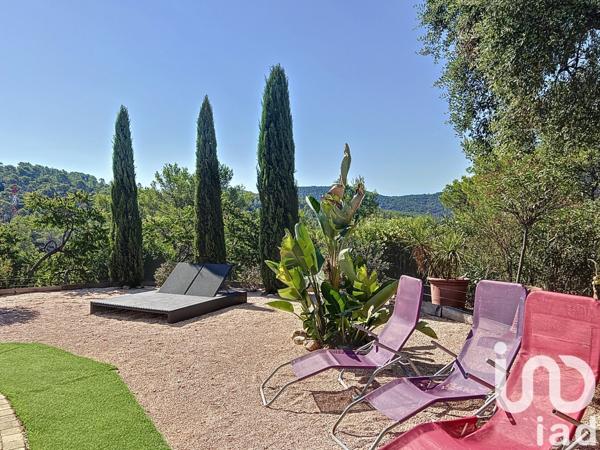 Maison 7 pièces de 220 m² à Pierrefeu-du-Var (83390)