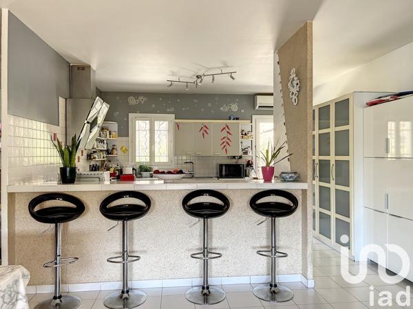 Maison 7 pièces de 220 m² à Pierrefeu-du-Var (83390)