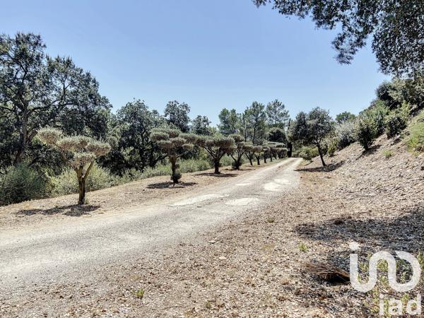 Maison 7 pièces de 220 m² à Pierrefeu-du-Var (83390)