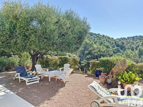 Maison 7 pièces de 220 m² à Pierrefeu-du-Var (83390)