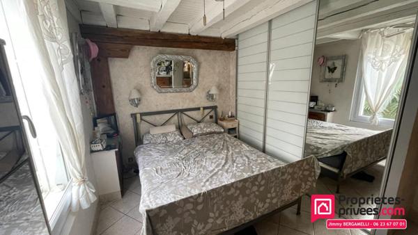 Maison 2 logements réunissables, piscine & garages très proche de la frontière