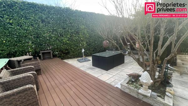 Maison 2 logements réunissables, piscine & garages très proche de la frontière