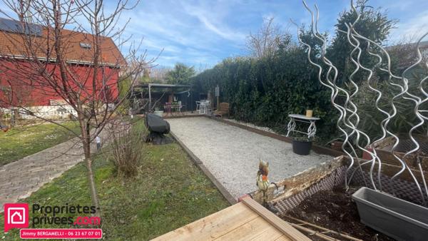 Maison 2 logements réunissables, piscine & garages très proche de la frontière