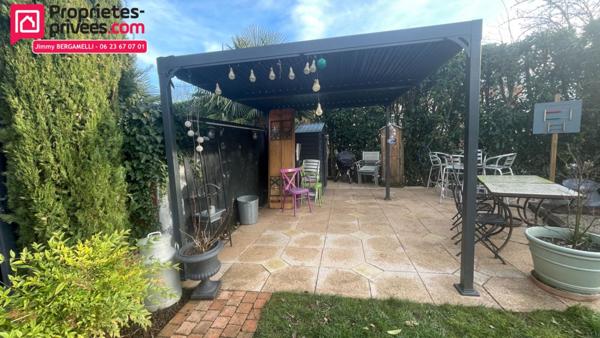 Maison 2 logements réunissables, piscine & garages très proche de la frontière