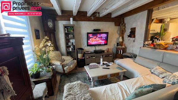 Maison 2 logements réunissables, piscine & garages très proche de la frontière