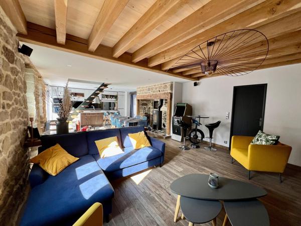 Ensemble immobilier en pierre avec beaucoup de cachet !