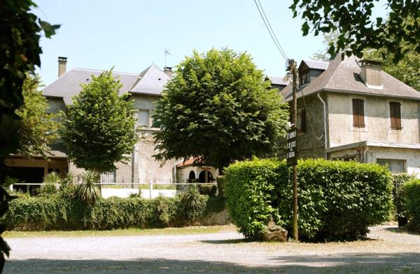 Dpt Hautes Pyrénées (65), à vendre LOURDES Ensemble immobilier collectif