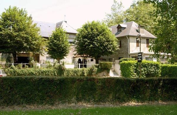 Dpt Hautes Pyrénées (65), à vendre LOURDES Ensemble immobilier collectif