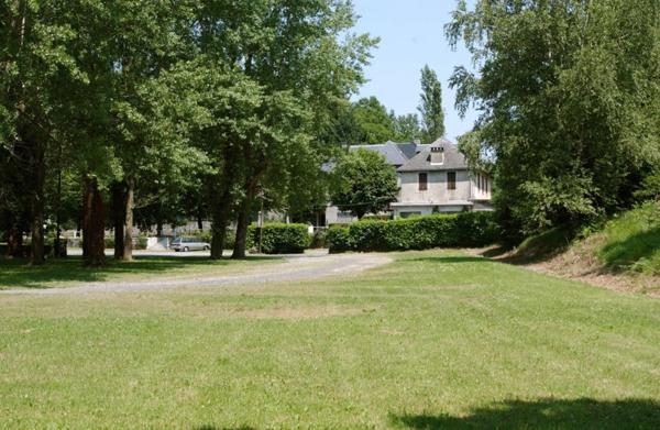 Dpt Hautes Pyrénées (65), à vendre LOURDES Ensemble immobilier collectif