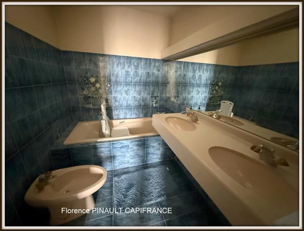 Ensemble immmobilier maison de ville et maison à rénover