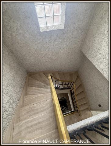 Ensemble immmobilier maison de ville et maison à rénover