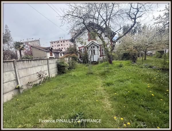 Ensemble immmobilier maison de ville et maison à rénover