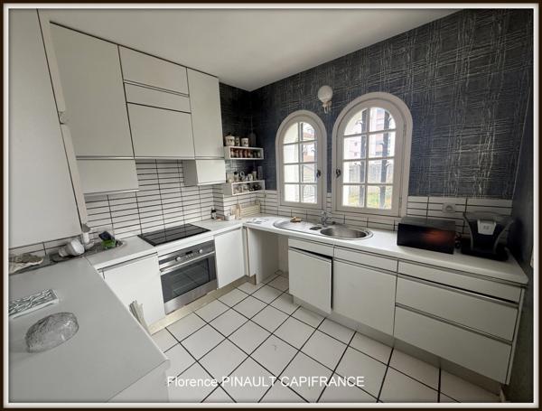 Ensemble immmobilier maison de ville et maison à rénover