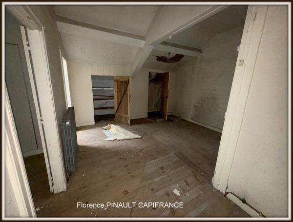 Ensemble immmobilier maison de ville et maison à rénover