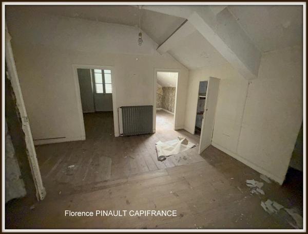 Ensemble immmobilier maison de ville et maison à rénover