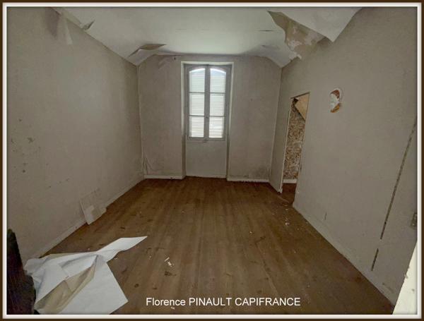 Ensemble immmobilier maison de ville et maison à rénover