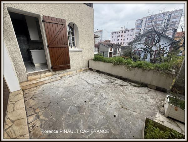 Ensemble immmobilier maison de ville et maison à rénover