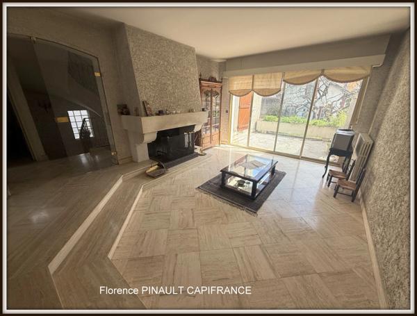 Ensemble immmobilier maison de ville et maison à rénover