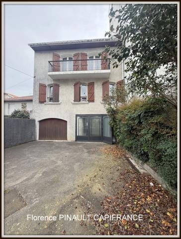Ensemble immmobilier maison de ville et maison à rénover